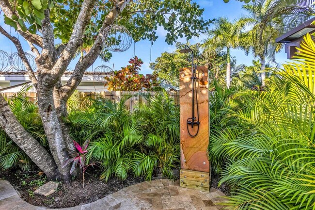 Building Photo - 2004 NE 17th Way