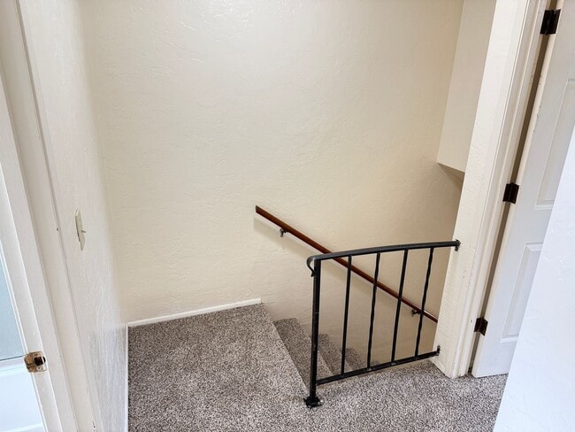 Building Photo - Updated 2 bedroom, 1 bath with garage!