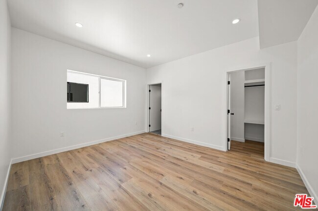 Building Photo - 6049 Craner Ave