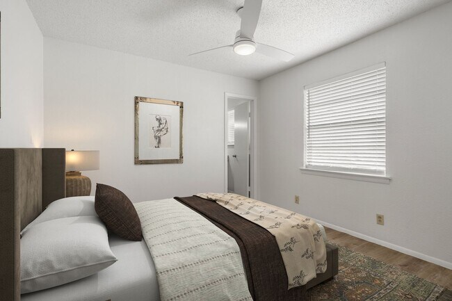 Building Photo - Fully Remodeled Duplex for Rent!