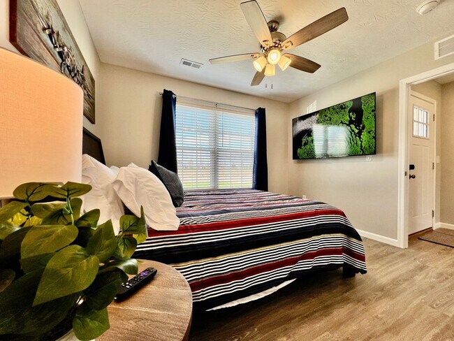 Building Photo - SkyHigh Retreat! Airplane themed escape in Trenton