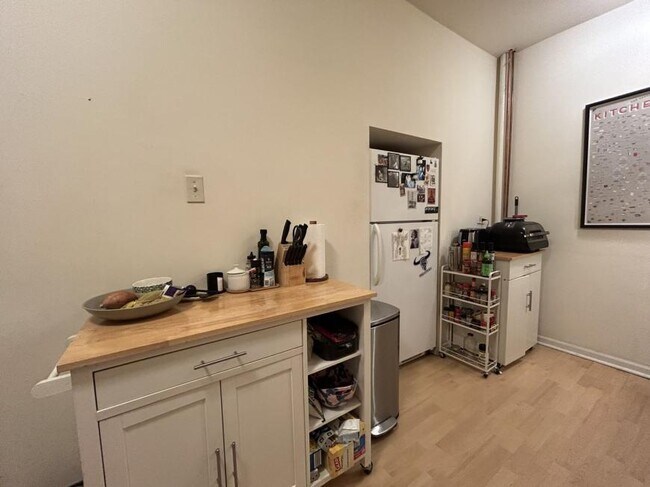 Building Photo - 1 bedroom in Chicago IL 60625