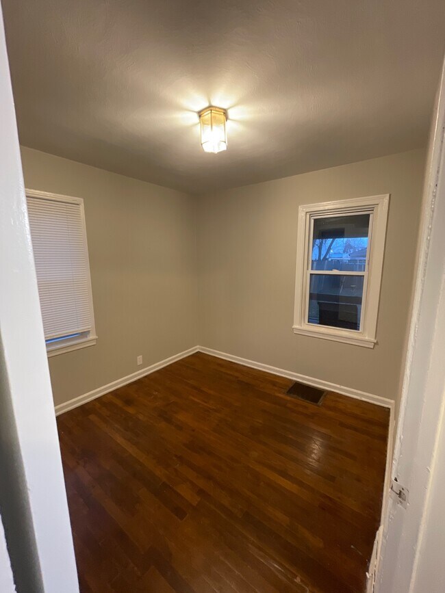 Building Photo - 1506 E Buder Ave