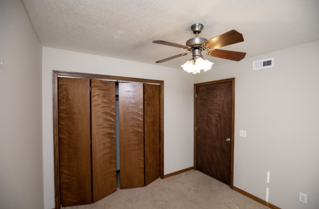 Building Photo - 2216 S Leonard Rd