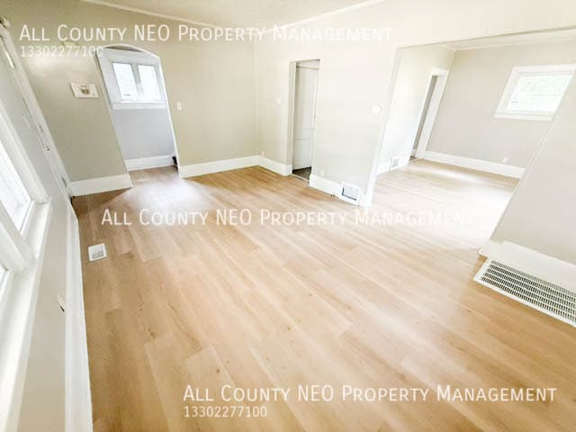 Building Photo - 380 Noble Ave