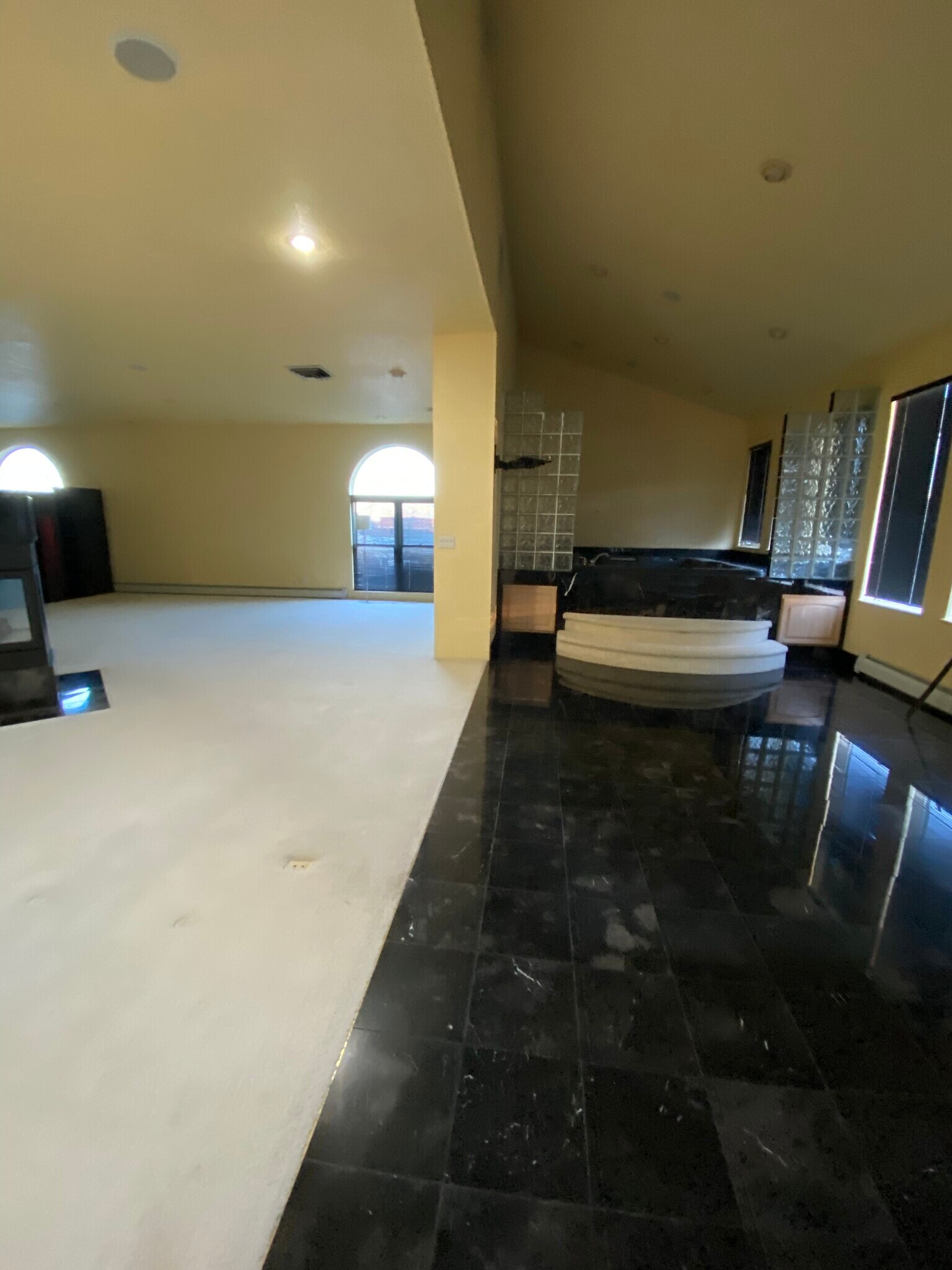 Building Photo - 313 S Victoria Ave