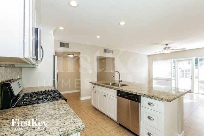 Building Photo - 5015 N 20th Ave