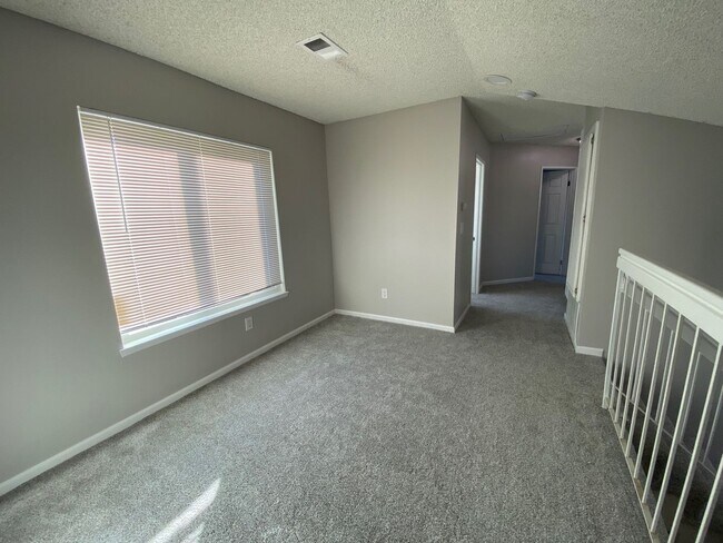 Building Photo - Gorgeous 5+3 On Cul-De-Sac