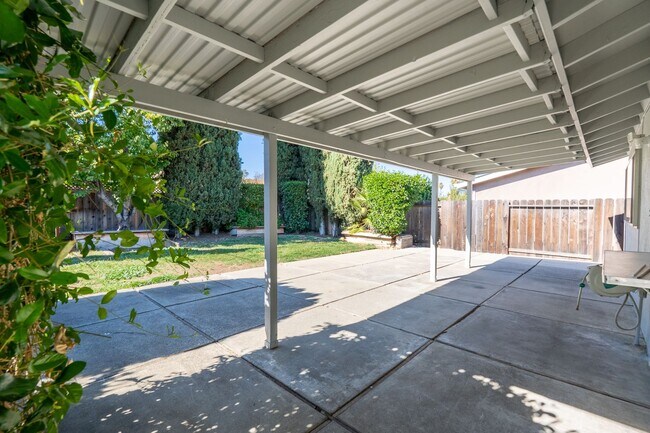 Building Photo - Coming Soon! 3 Bedroom Home in Great Gilroy Location!