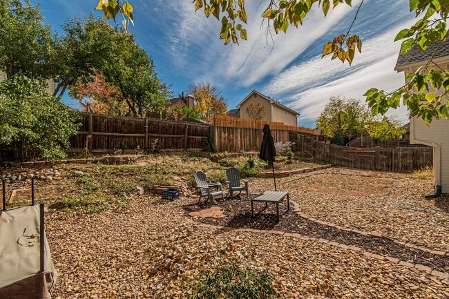 Building Photo - 3BD, 2BA Aurora Home with 2-Car Garage and Back Yard