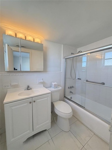 Building Photo - 9700 E Bay Harbor Dr