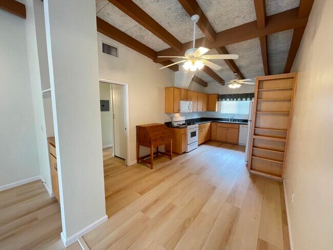 Building Photo - 4900 Van Noord Ave