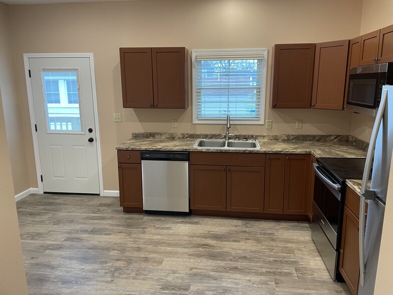 Building Photo - 1206 Bardsley Rd