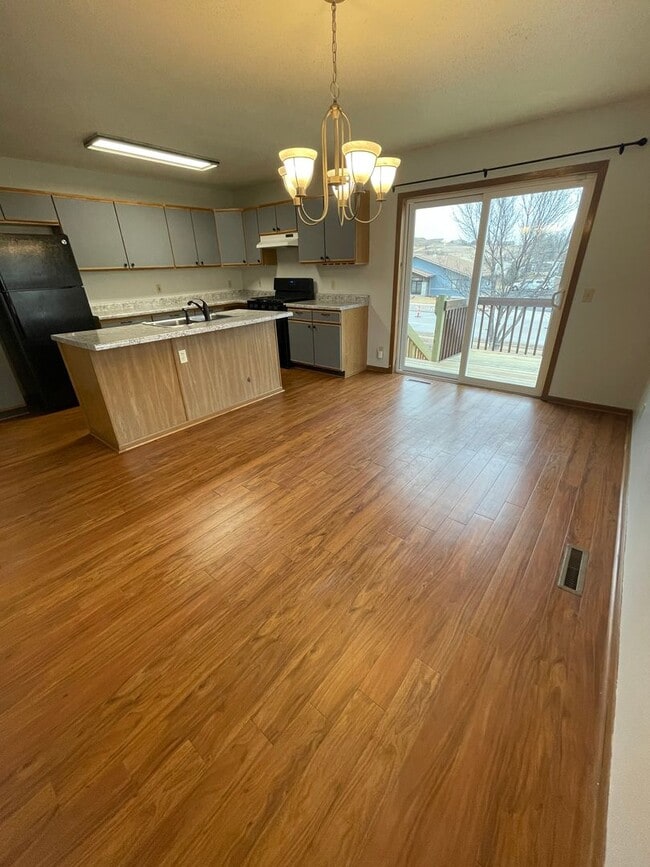 Building Photo - 4 Bedroom, 2 Bath Home for Rent