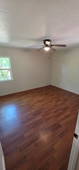 Building Photo - 2516 Charleston Dr