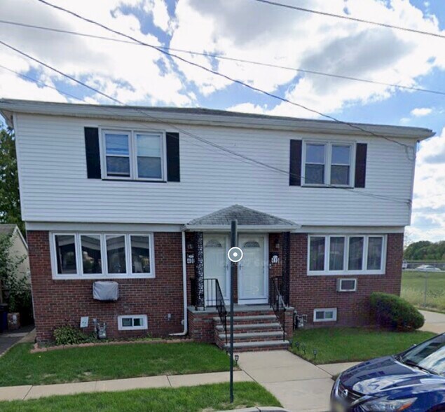 Primary Photo - 410 Center St