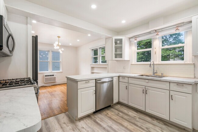 Building Photo - 181 5th St