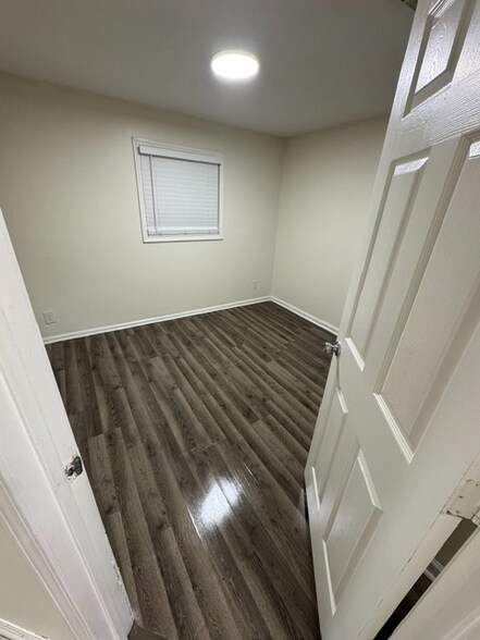 Building Photo - 1739 Dumesnil St