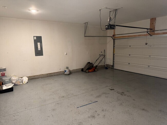 Building Photo - Great 3BR Home