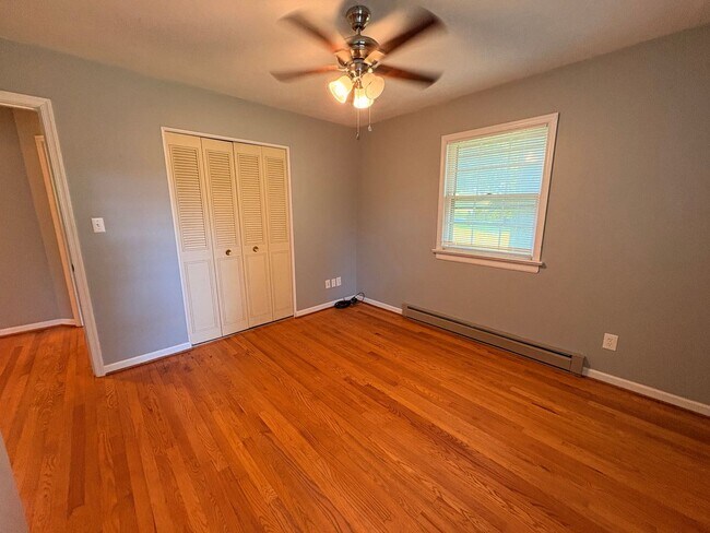Building Photo - 203 Fleetwood Dr