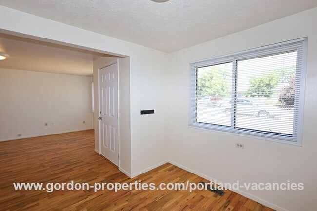 Building Photo - SE Tenino St - Brentwood-Darlington ranch-style 3 bedroom home