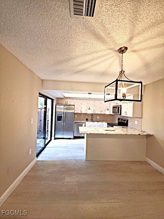 Building Photo - 5249 Cedarbend Dr