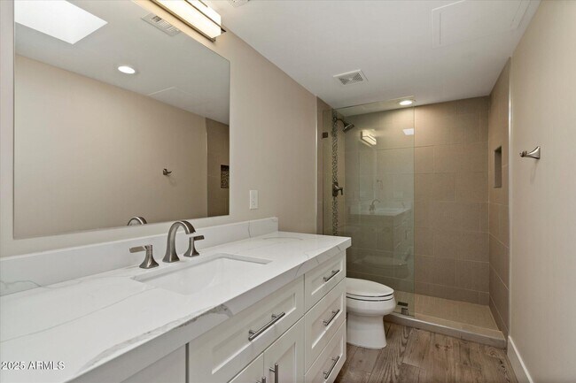 Building Photo - 7401 N Scottsdale Rd