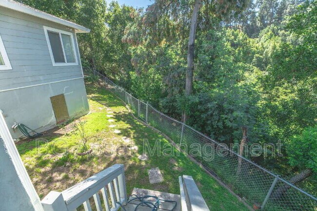 Building Photo - 3830 Twin Oaks Way