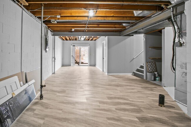 Building Photo - 10914 Saratoga Plaza