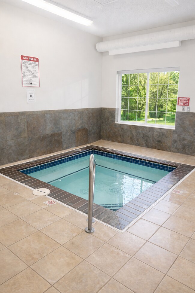 Building Photo - Diamond Valley Apartments