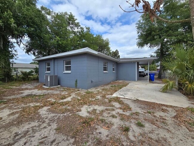 Building Photo - 824 N Florence Ave