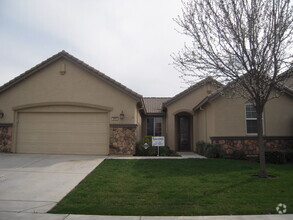 Building Photo - *** MOVE IN SPECIAL - $300.00 OFF FIRST MO...