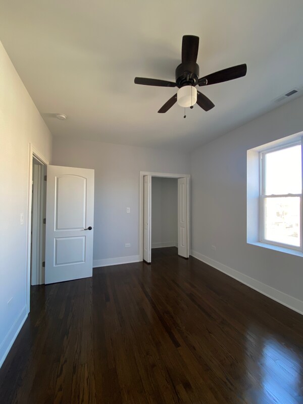 Building Photo - 5558 W Congress Pkwy