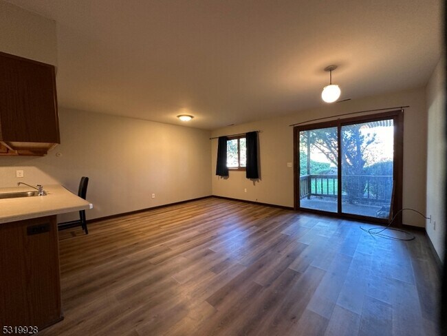 Building Photo - 1 Beaver Creek Dr