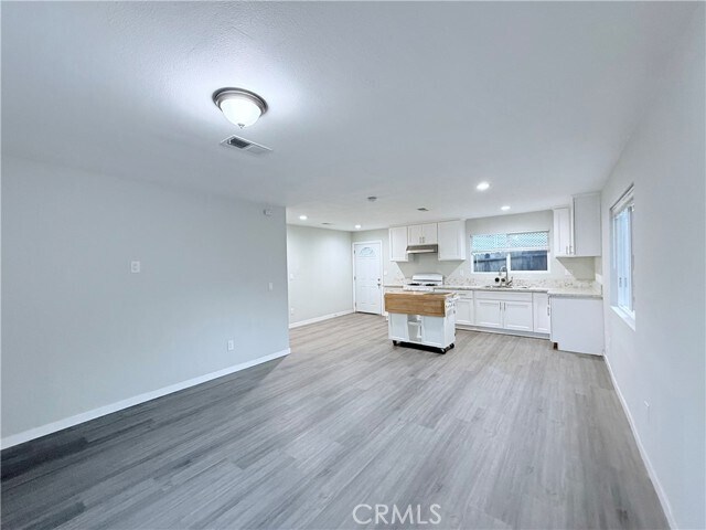 Building Photo - 512 W 21st St