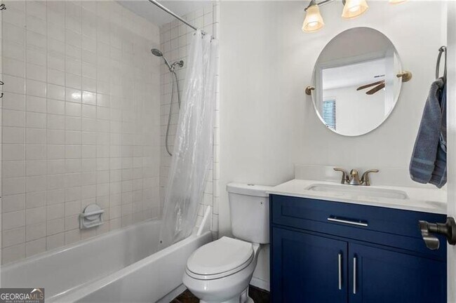 Building Photo - 1028 Riverbend Club Dr SE