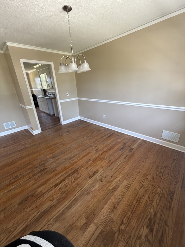 Building Photo - 3208 Downes Grove Rd