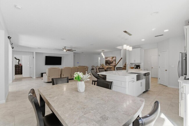 Building Photo - 454 Willow Lake Dr