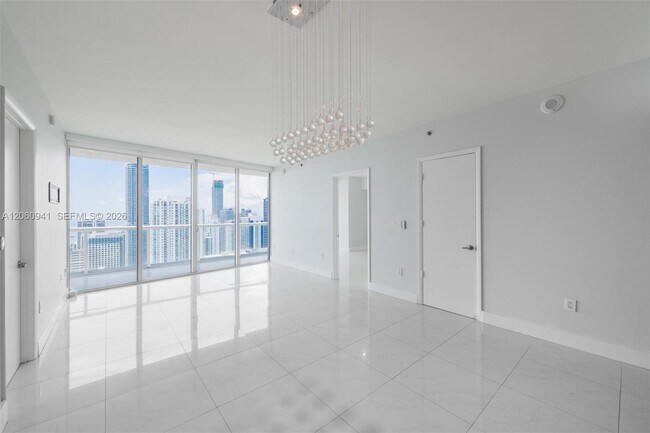 Building Photo - 495 Brickell Ave