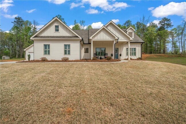 Building Photo - 214 Oakwood Dr