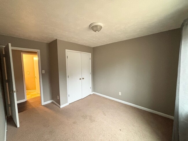 Building Photo - 1128 Southwood Dr