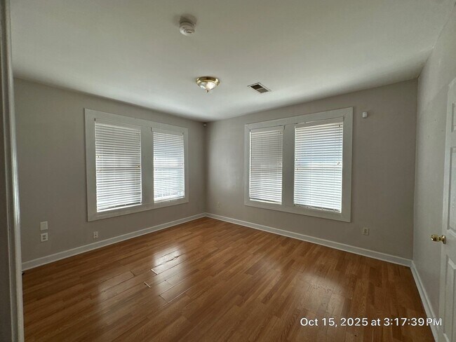 Building Photo - 4 Bedroom Home Now Available in the Midtow...