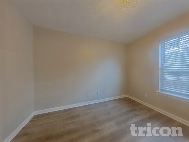 Building Photo - 10622 Cherry Cove