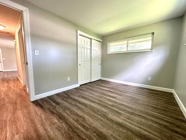 Building Photo - 4408 Lesher Dr