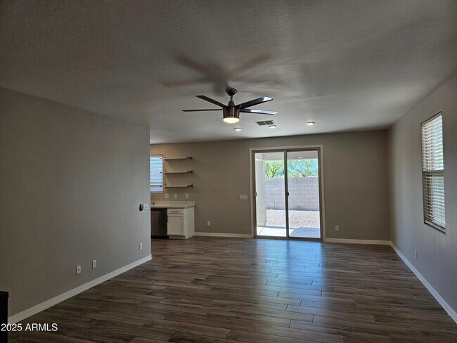 Building Photo - 40537 W Helen Ct