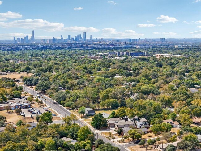 Building Photo - 6902 Northeast Dr