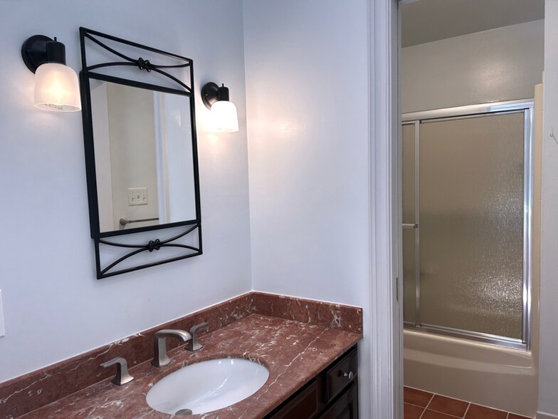 Building Photo - 10217 Cedar Pond Dr