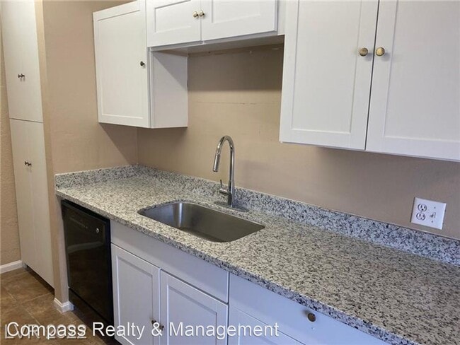 Building Photo - 3 br, 1.5 bath House - 3481 Villa Knolls S...