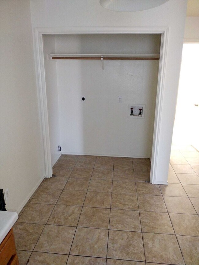 Building Photo - Windward Apartments