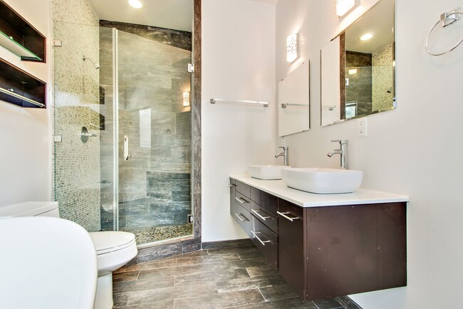 another view of the master bathroom which is inside of the master bedroom. - 8725 Lookout Mountain Ave